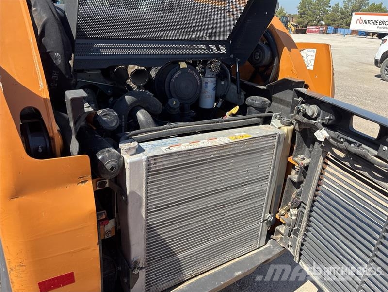 CASE TV370B Two-Speed Compact Track Loader  스키드로더