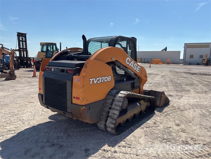 CASE TV370B Two-Speed Compact Track Loader  스키드로더