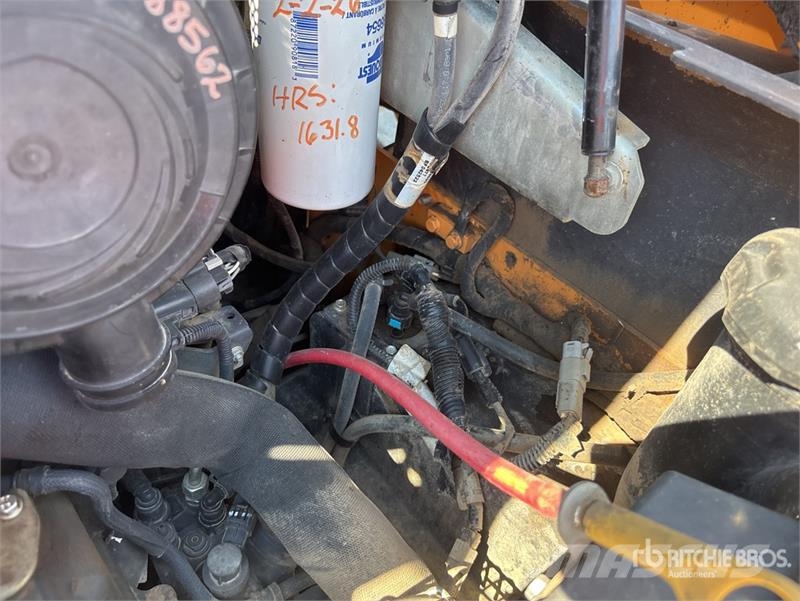 CASE TV370B Two-Speed Compact Track Loader  스키드로더
