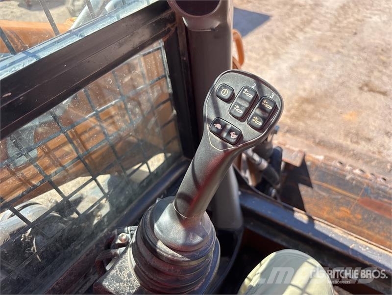 CASE TV370B Two-Speed Compact Track Loader  스키드로더