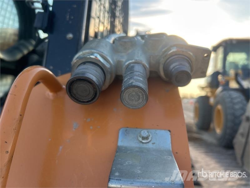 CASE TV370B Two-Speed Compact Track Loader Skid steer mini nakladalci