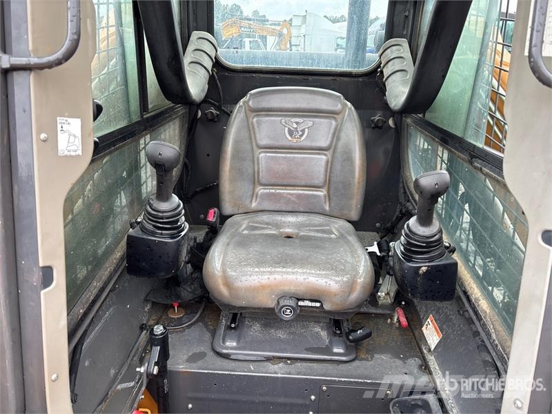 CASE TV370B Two-Speed Compact Track Loader Kompaktlaadurid