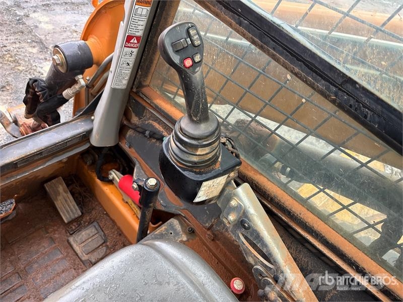 CASE TV370B Two-Speed Compact Track Loader Kompaktlaadurid