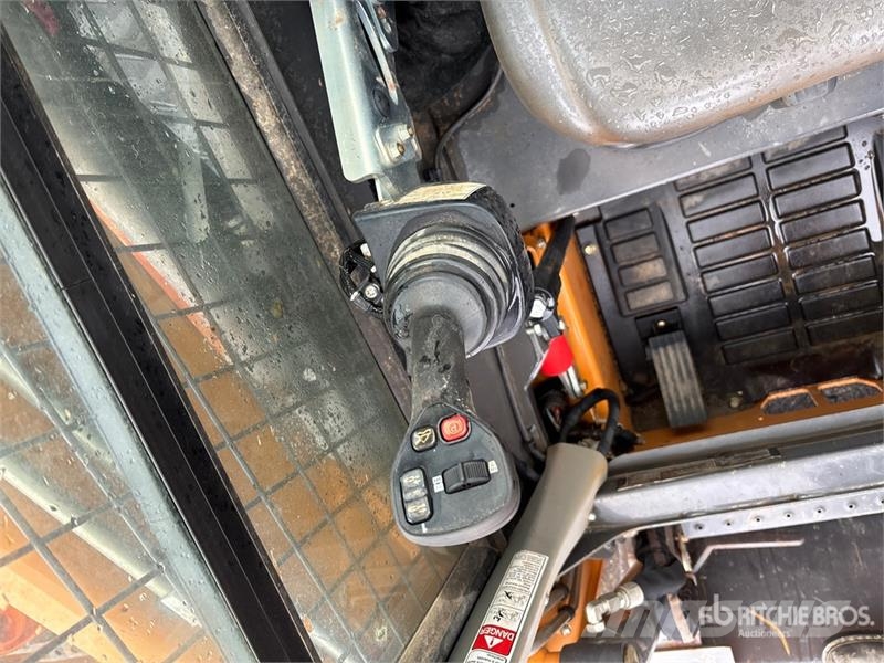 CASE TV370B Two-Speed Compact Track Loader Kompaktlaadurid