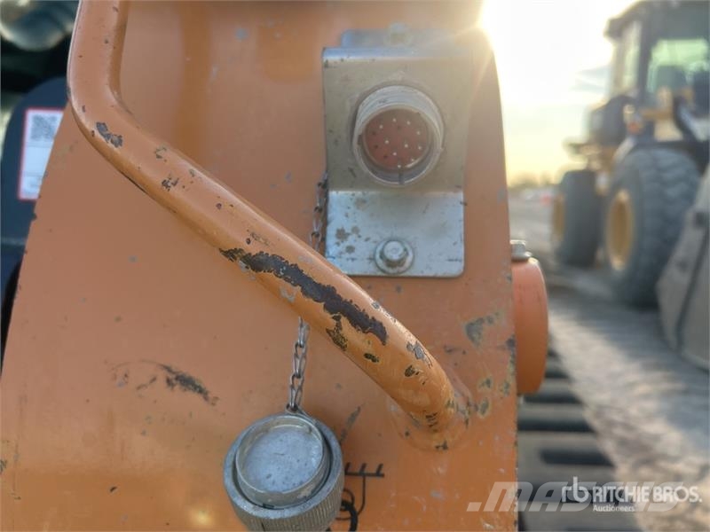 CASE TV370B Two-Speed Compact Track Loader Skid steer mini nakladalci