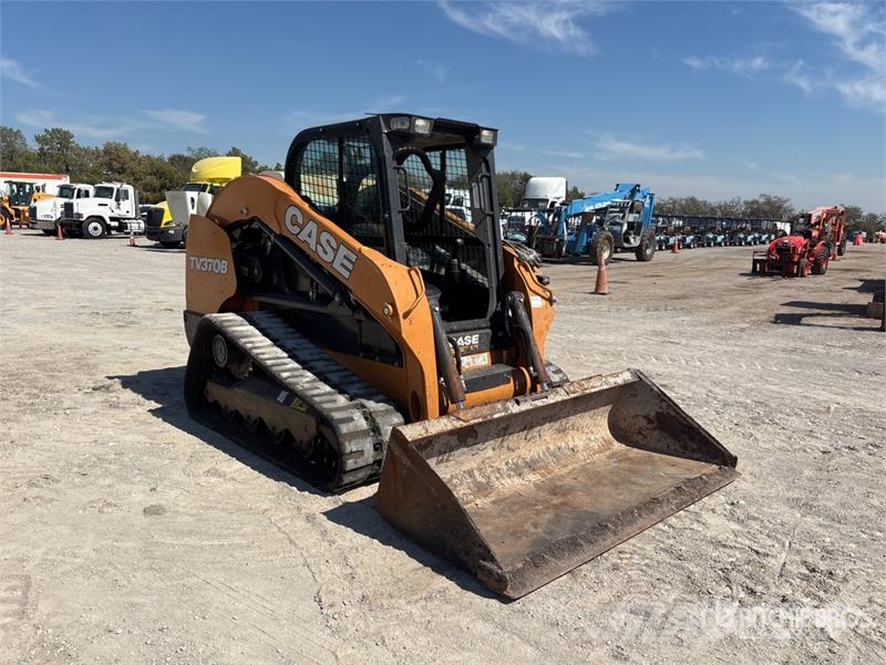 CASE TV370B Two-Speed Compact Track Loader  스키드로더