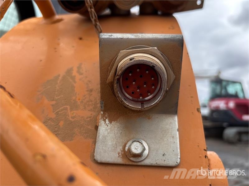 CASE TV370B Two-Speed Compact Track Loader Kompaktlaadurid