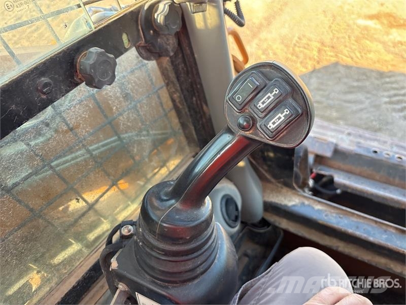 CASE TV380 Compact Track Loader Skid steer mini utovarivači