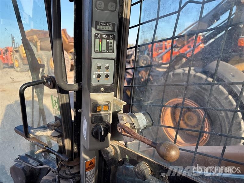CASE TV380 Compact Track Loader Skid steer mini utovarivači
