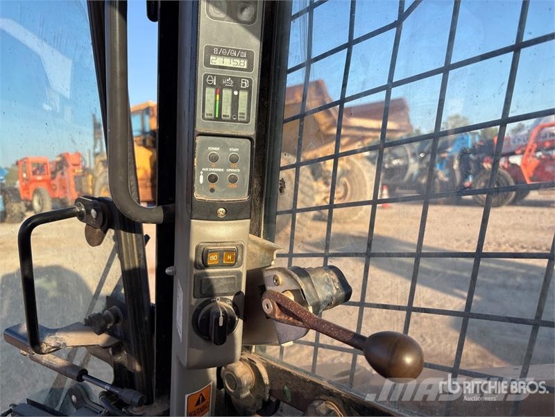 CASE TV380 Two-Speed Compact Track Loader Skid steer mini utovarivači