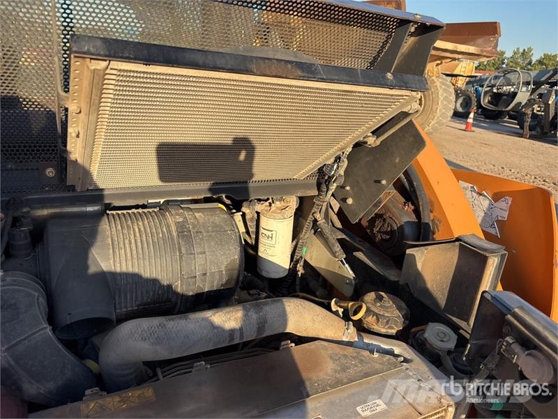 CASE TV380 Two-Speed Compact Track Loader Skid steer mini utovarivači