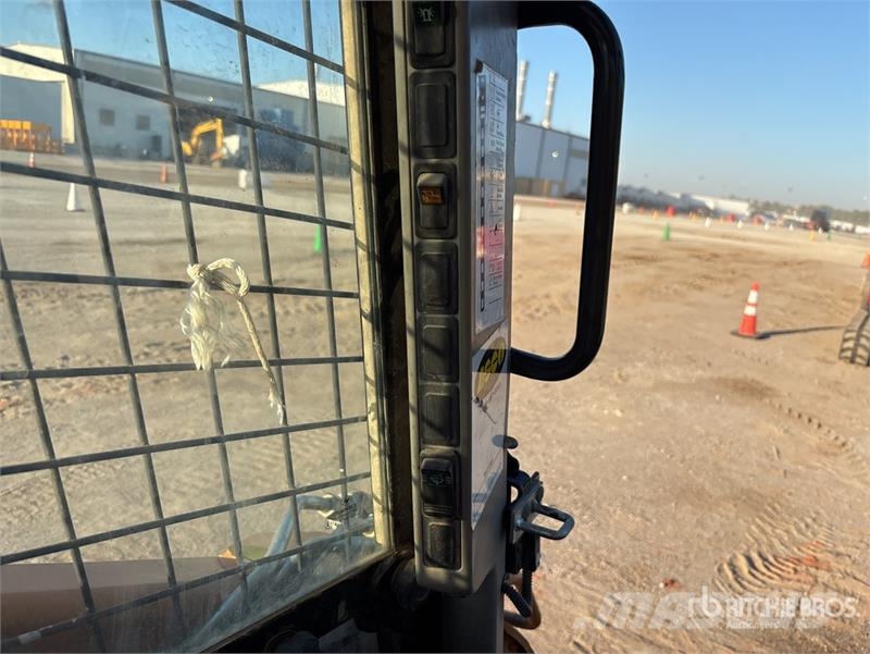 CASE TV380 Two-Speed Compact Track Loader Skid steer mini utovarivači