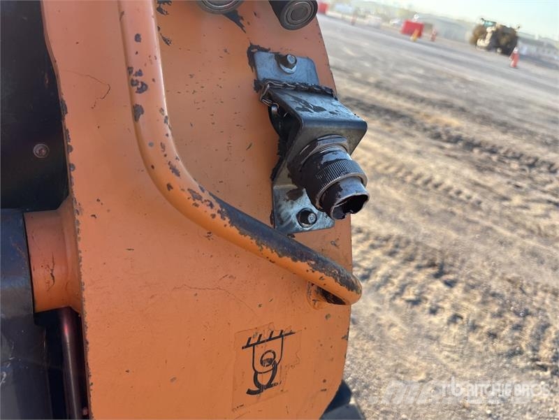 CASE TV380 Two-Speed Compact Track Loader Skid steer mini utovarivači