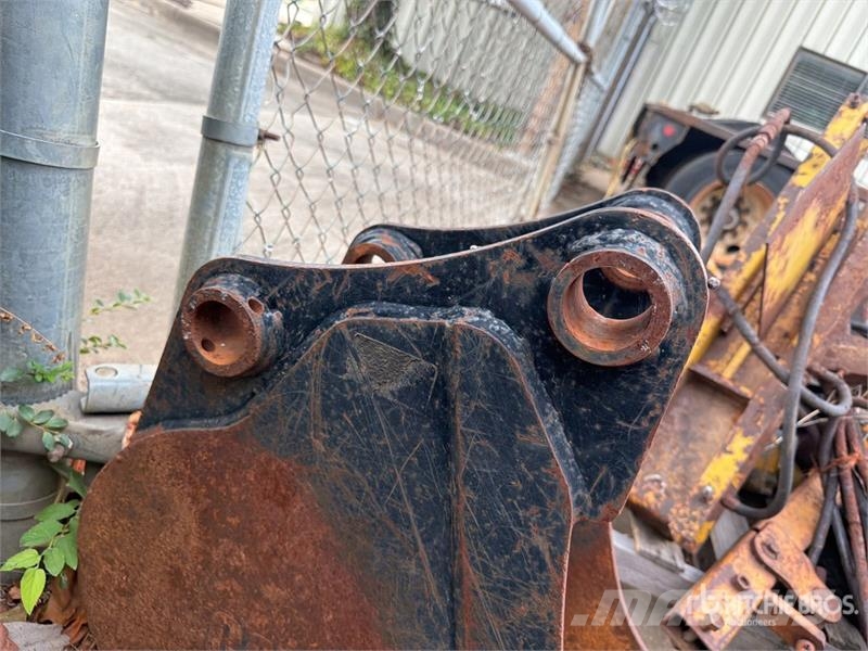 CAT 12 in Digging Excavator Bucket دلاء