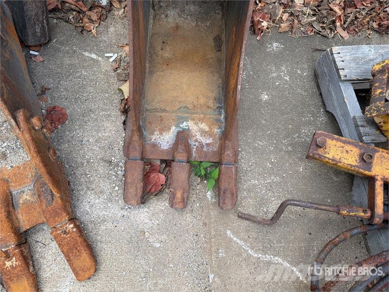 CAT 12 in Digging Excavator Bucket دلاء