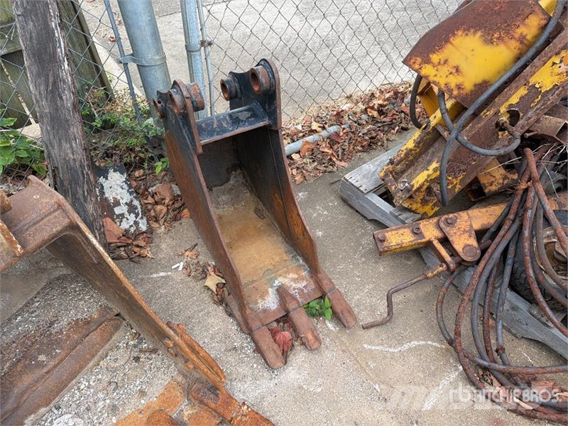 CAT 12 in Digging Excavator Bucket دلاء
