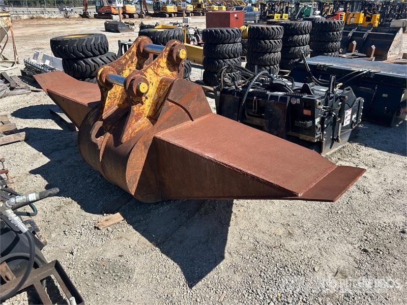 CAT 132 in V-Ditching Excavator Bucket Baldes