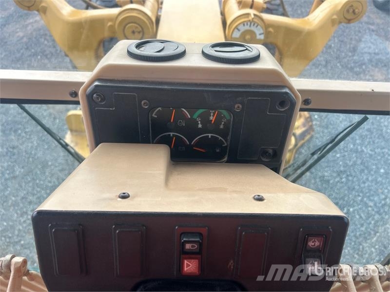 CAT 140H Motor Grader Грейдери