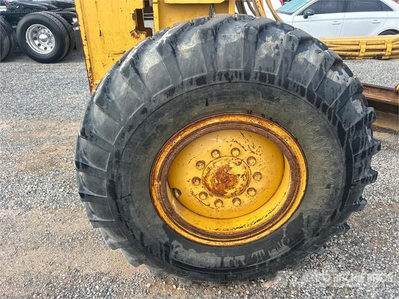 CAT 140H Motor Grader Грейдери