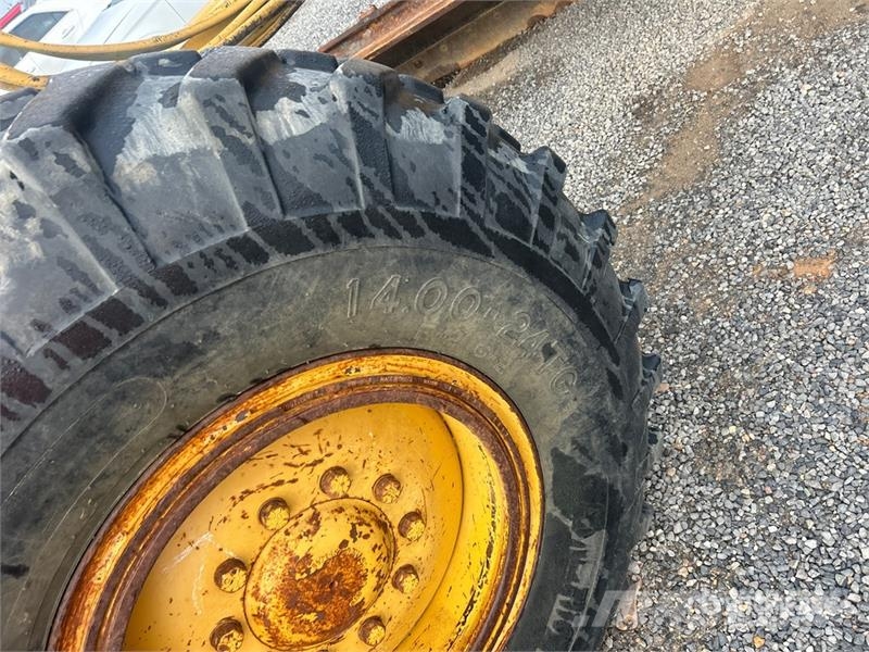 CAT 140H Motor Grader Грейдери