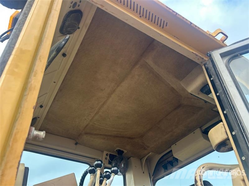 CAT 140H Motor Grader Грейдери