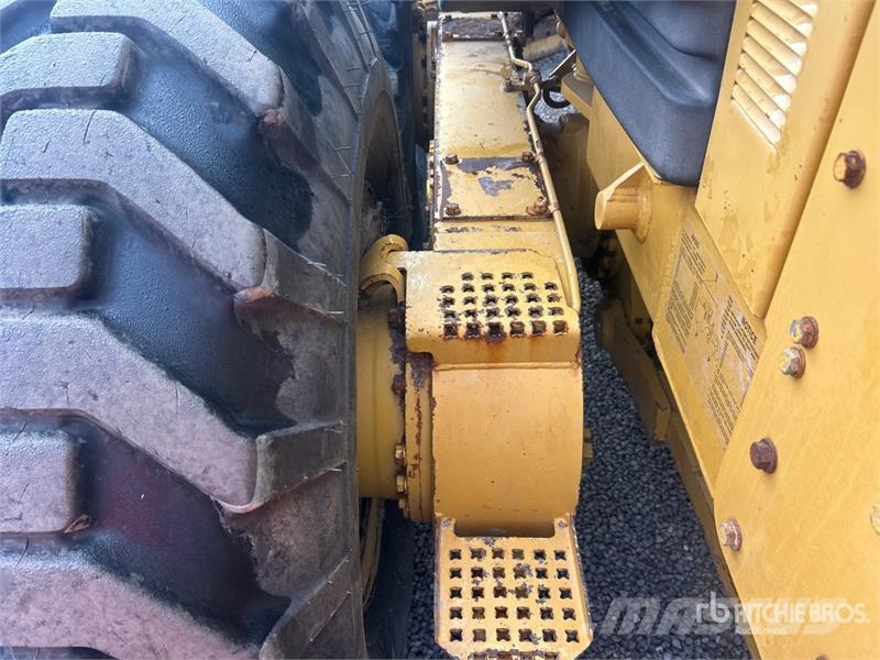 CAT 140H Motor Grader Грейдери