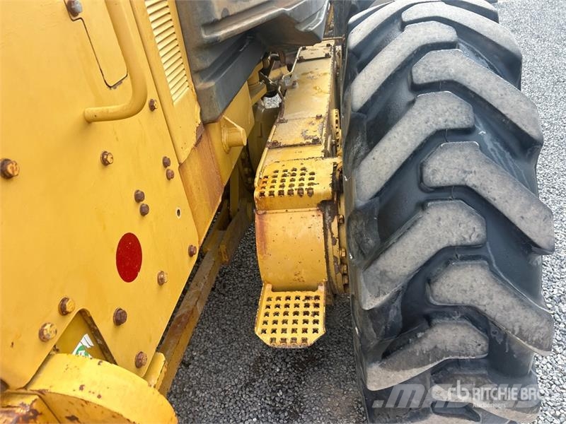CAT 140H Motor Grader Грейдери