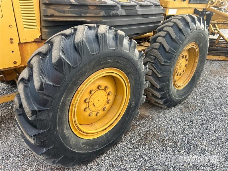CAT 140H Motor Grader Грейдери