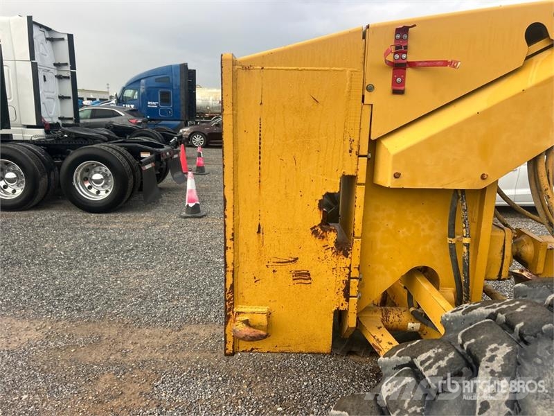 CAT 140H Motor Grader Грейдери