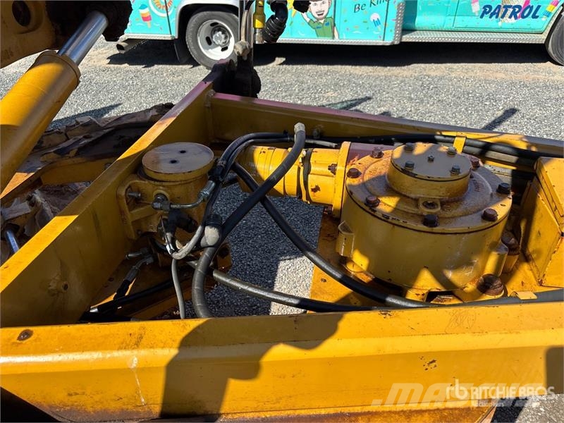 CAT 140M Motor Grader (Inoperable) Gréderek