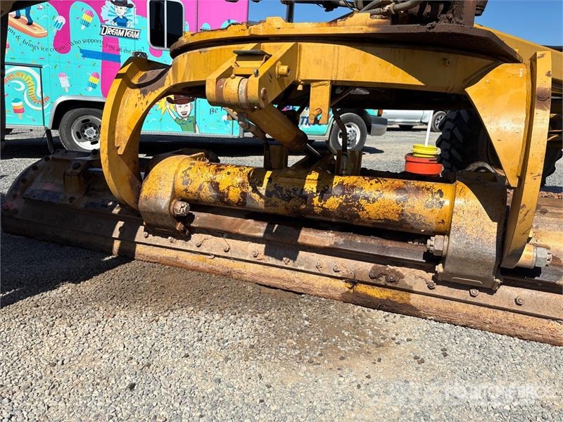 CAT 140M Motor Grader (Inoperable) Gréderek