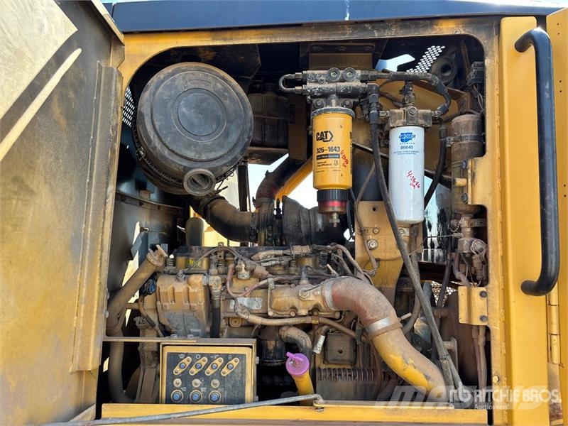 CAT 140M Motor Grader (Inoperable) Gréderek