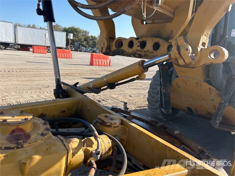 CAT 140M Motor Grader Gréderek
