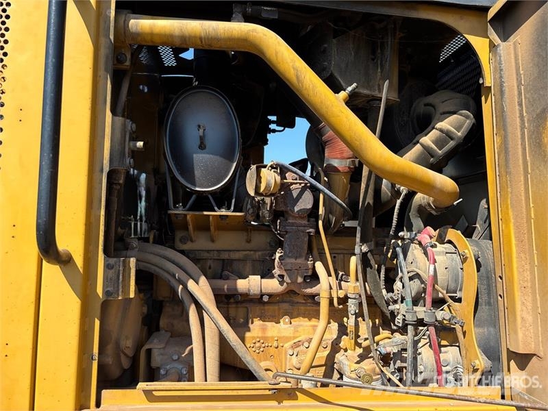 CAT 140M Motor Grader (Inoperable) Gréderek