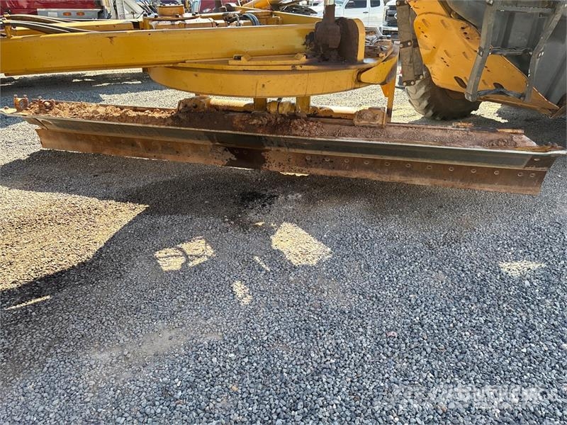CAT 140M Motor Grader (Inoperable) Gréderek