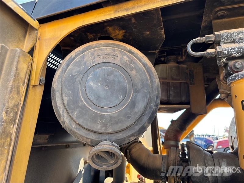 CAT 140M Motor Grader (Inoperable) Gréderek