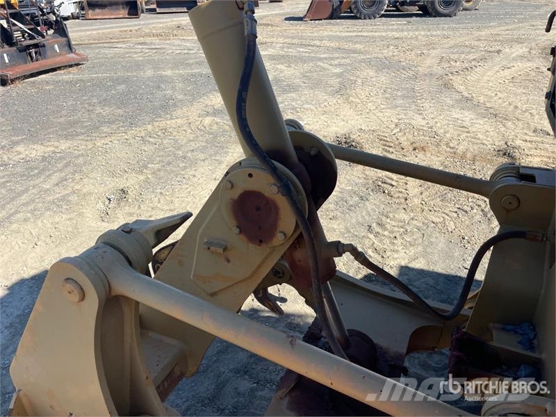 CAT 140M VHP Grejdery