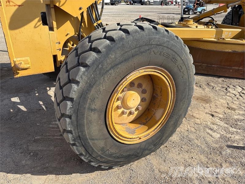 CAT 140M2 Motor Grader معدات تمهيد الطرق