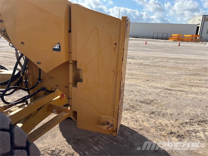 CAT 140M2 Motor Grader معدات تمهيد الطرق