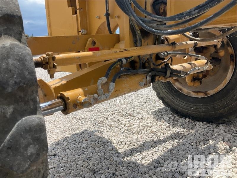 CAT 140M3 Motor Grader Väghyvlar