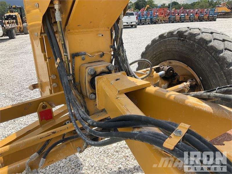 CAT 140M3 Motor Grader Väghyvlar
