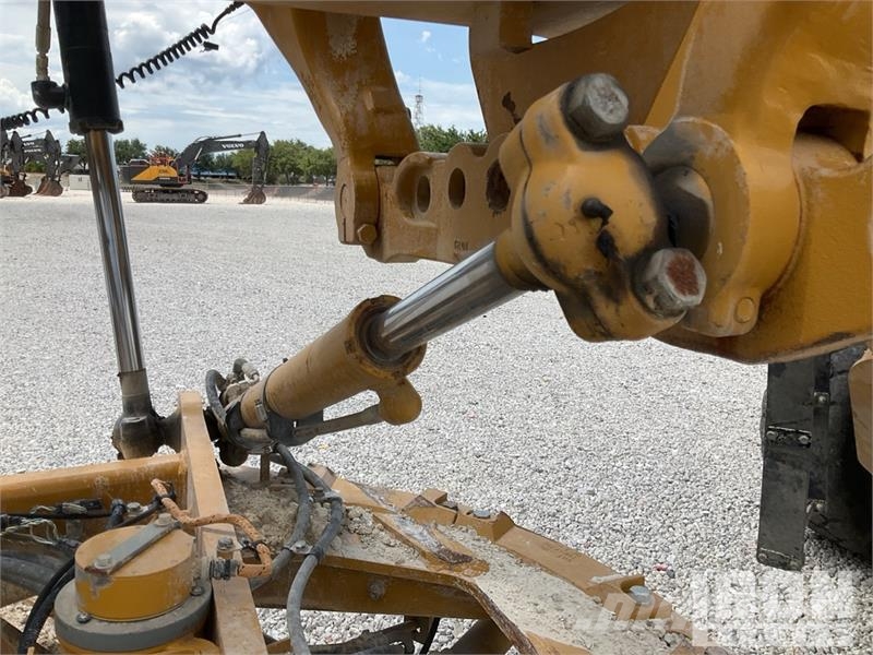 CAT 140M3 Motor Grader Väghyvlar