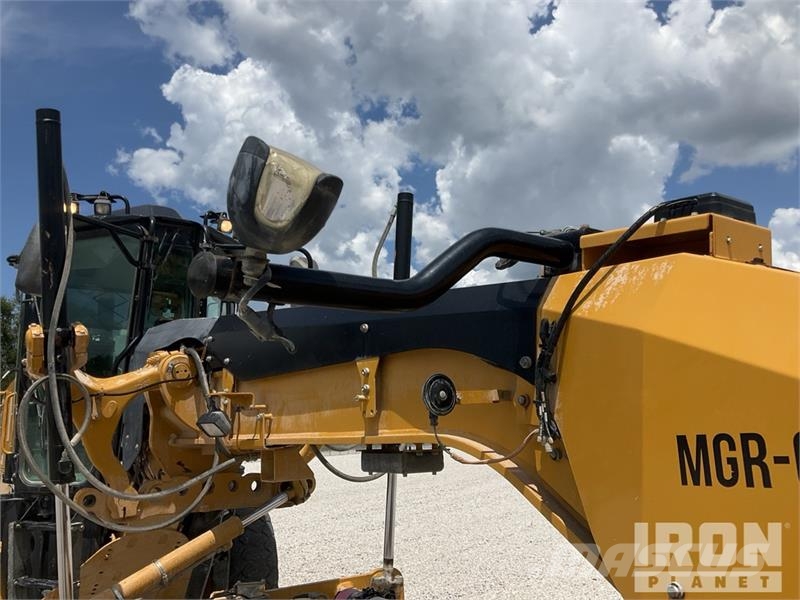 CAT 140M3 Motor Grader Väghyvlar