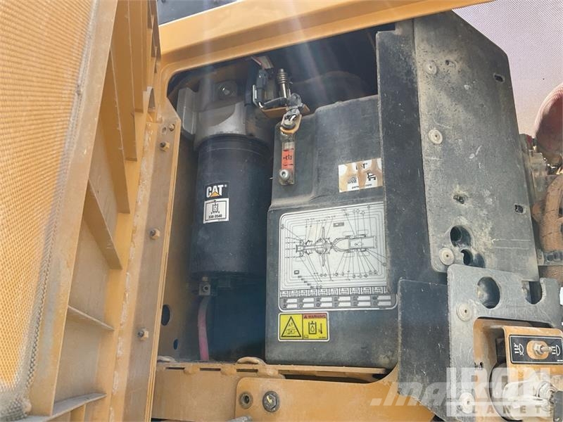 CAT 140M3 Motor Grader Väghyvlar