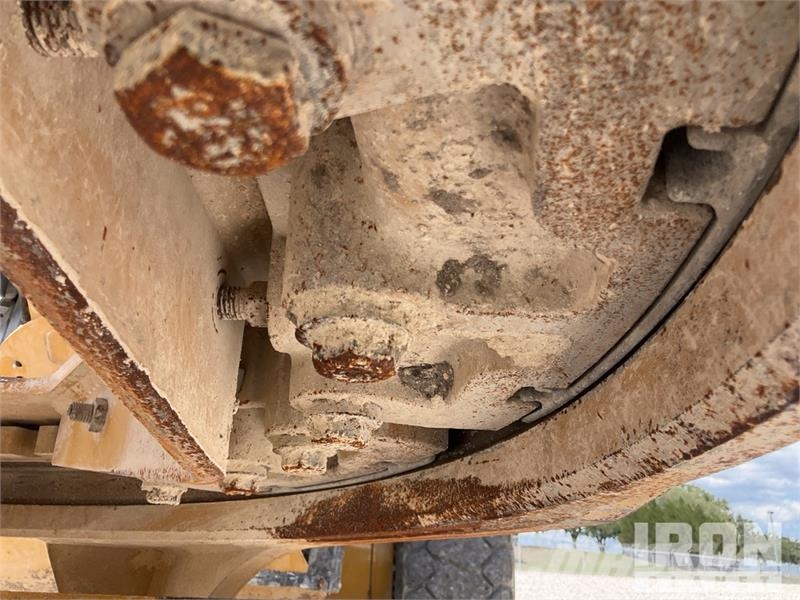 CAT 140M3 Motor Grader Väghyvlar