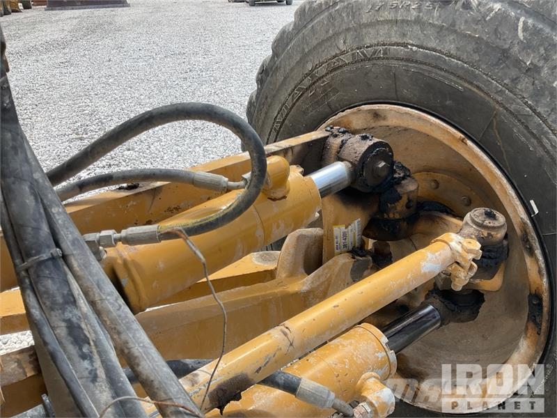 CAT 140M3 Motor Grader Väghyvlar