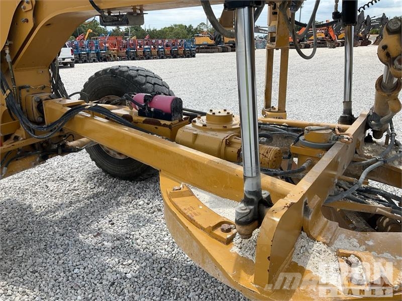 CAT 140M3 Motor Grader Väghyvlar