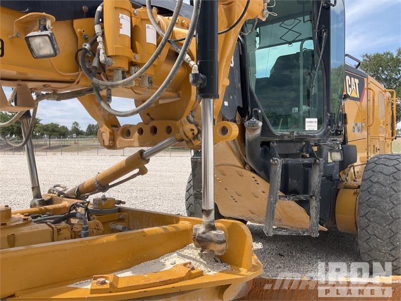 CAT 140M3 Motor Grader Väghyvlar