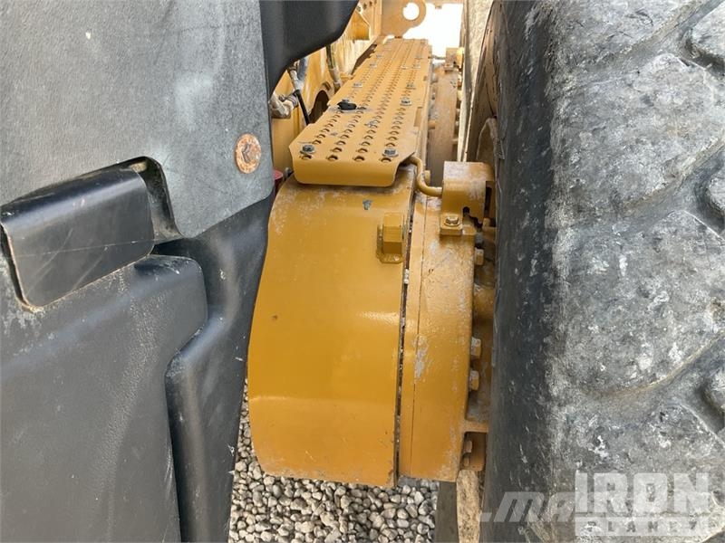 CAT 140M3 Motor Grader Väghyvlar
