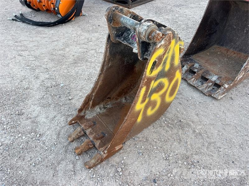 CAT 18 in Digging Backhoe Rear Bucket دلاء